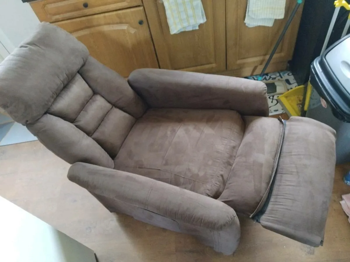 Reclining chair - Image 3