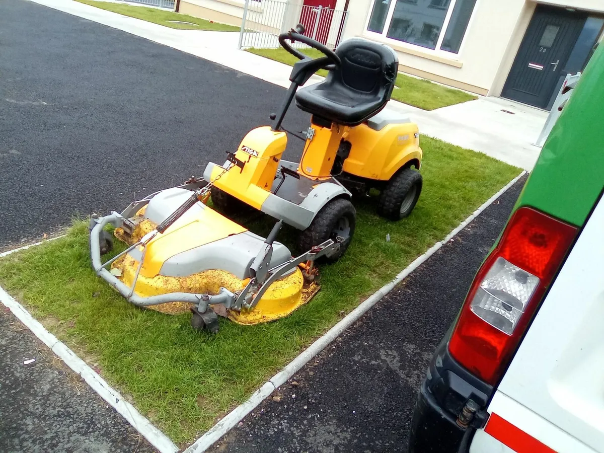 Stiga ride on lawnmower - Image 4