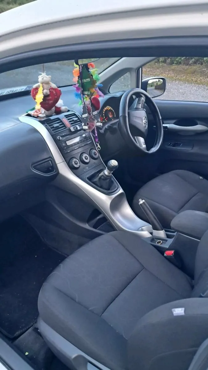 Toyota Auris 1.4 D4D 2 DR Van - Image 3