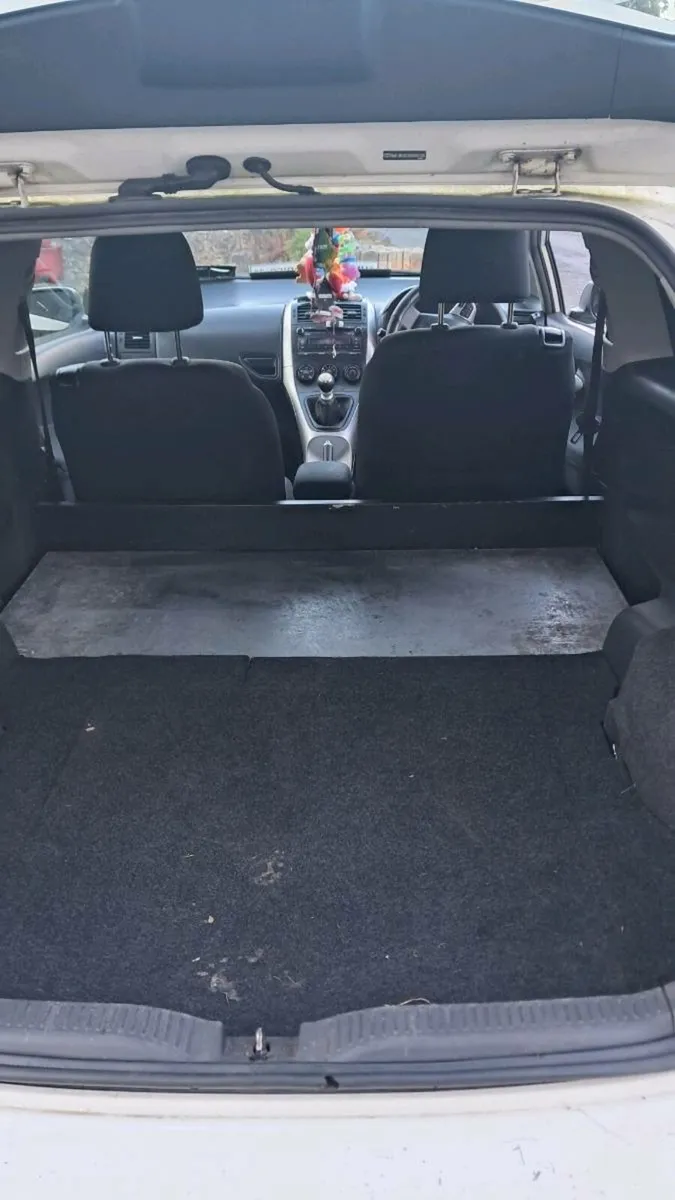 Toyota Auris 1.4 D4D 2 DR Van - Image 4