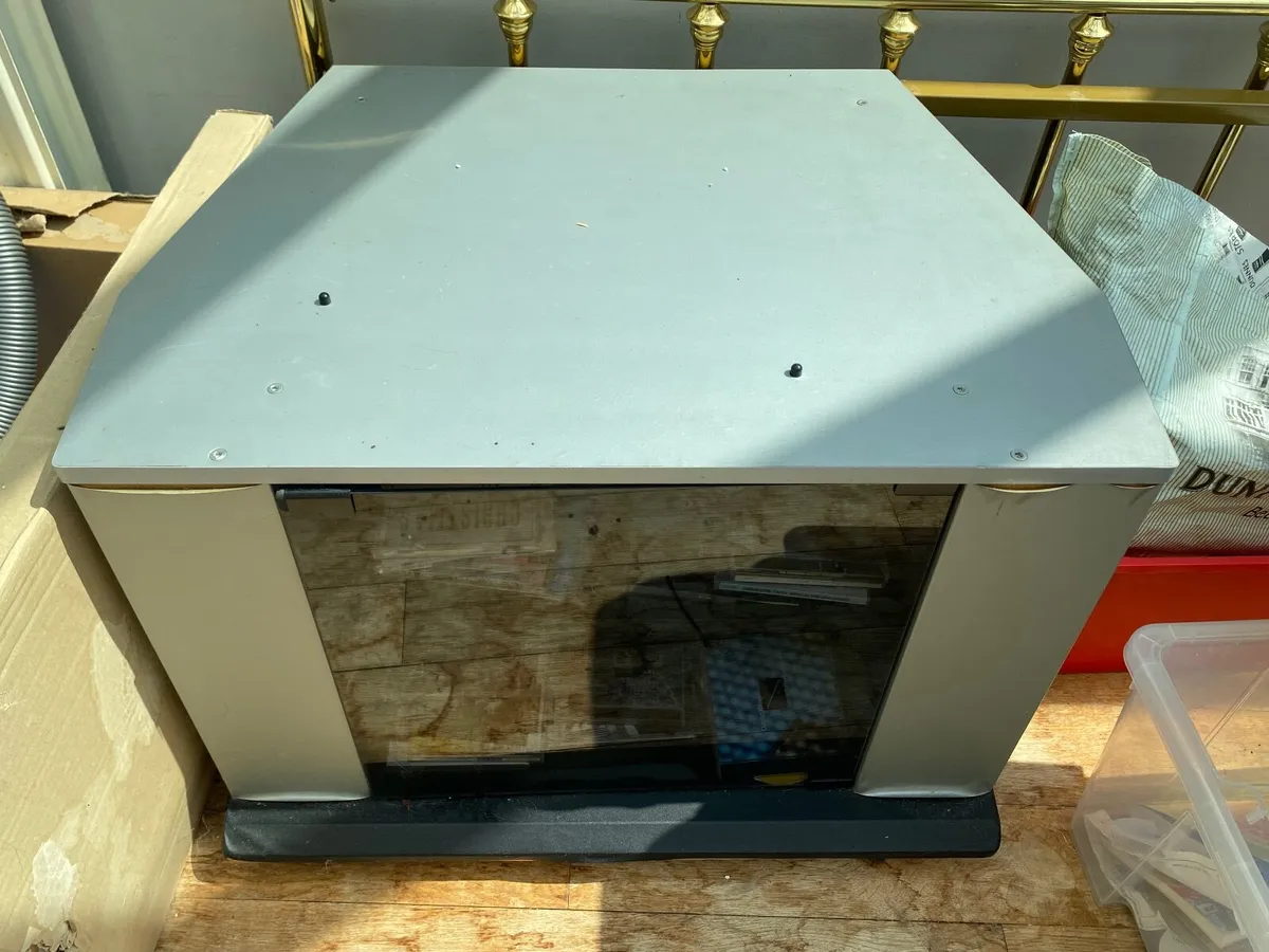 TV stand - Image 2