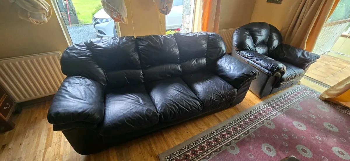 3 piece.black leather suite - Image 2