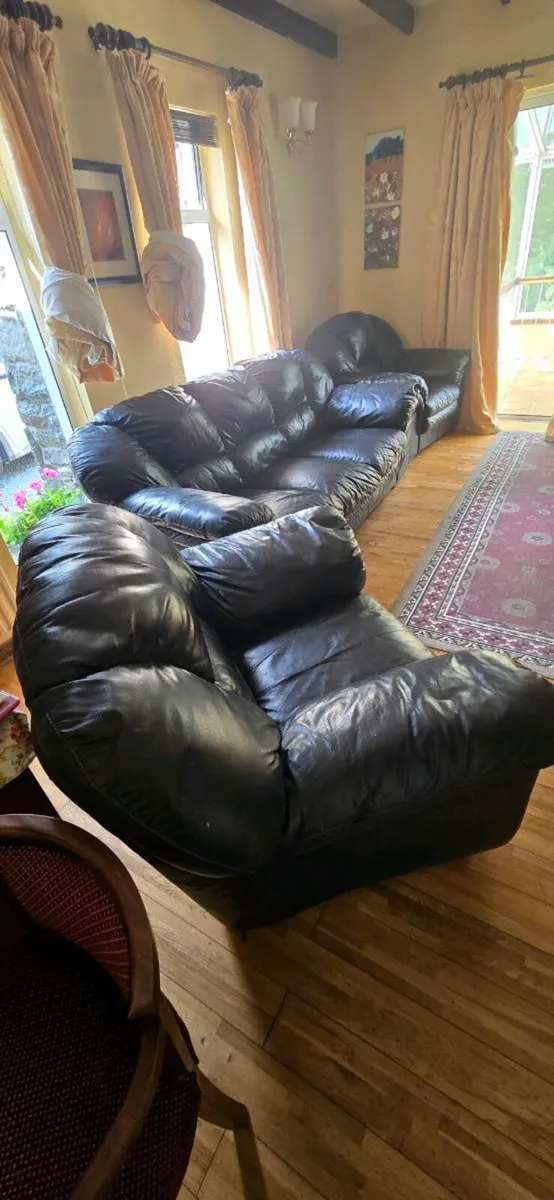 3 piece.black leather suite - Image 1