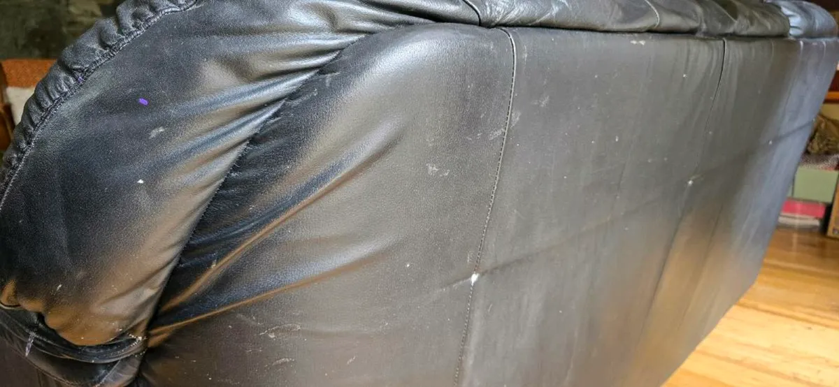 3 piece.black leather suite - Image 4