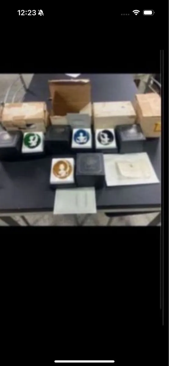 4 pinches baccarat commemorative paperweights - Image 1
