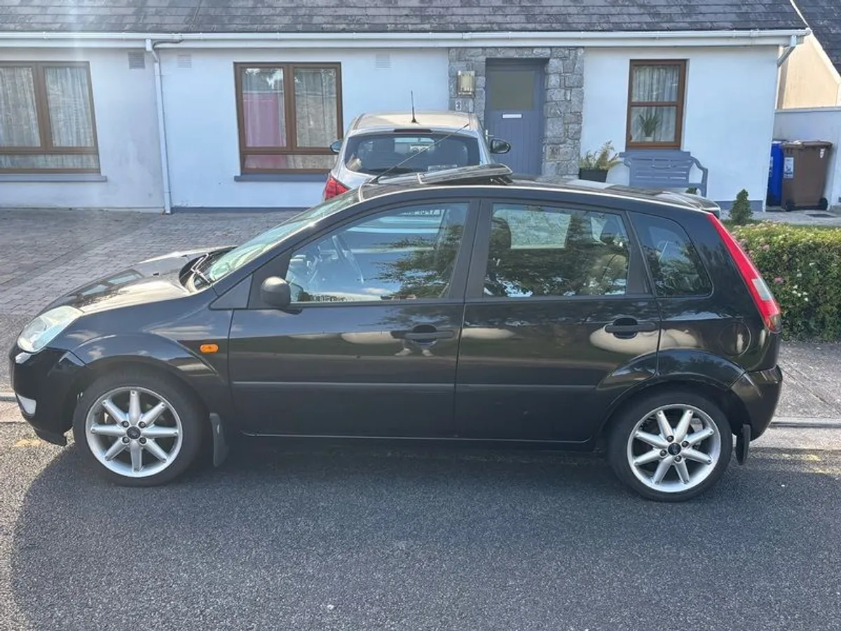 Ford Fiesta Zetec - Image 2