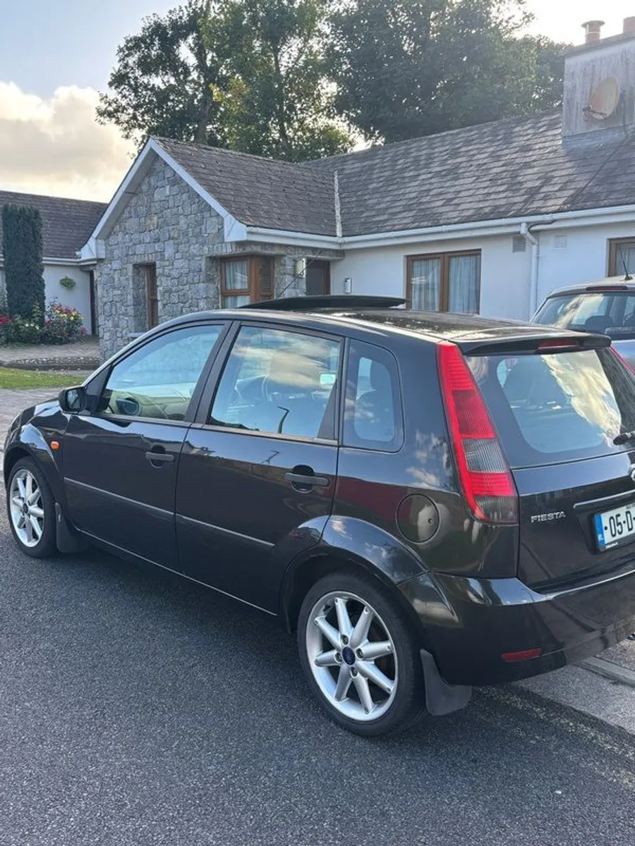 Ford Fiesta Zetec - Image 3