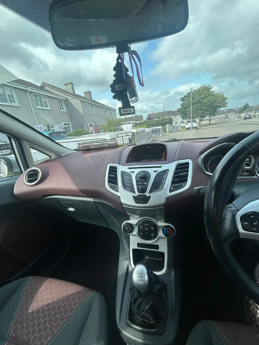 Car - Image 4