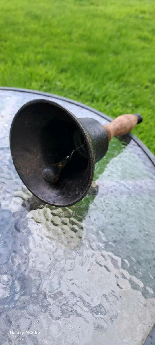 Heavy cast iron school bell - Image 2