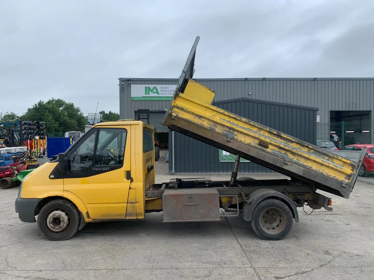 BID ONLINE NOW - UNRESERVED 2011 FORD TRANSIT TIPP - Image 2