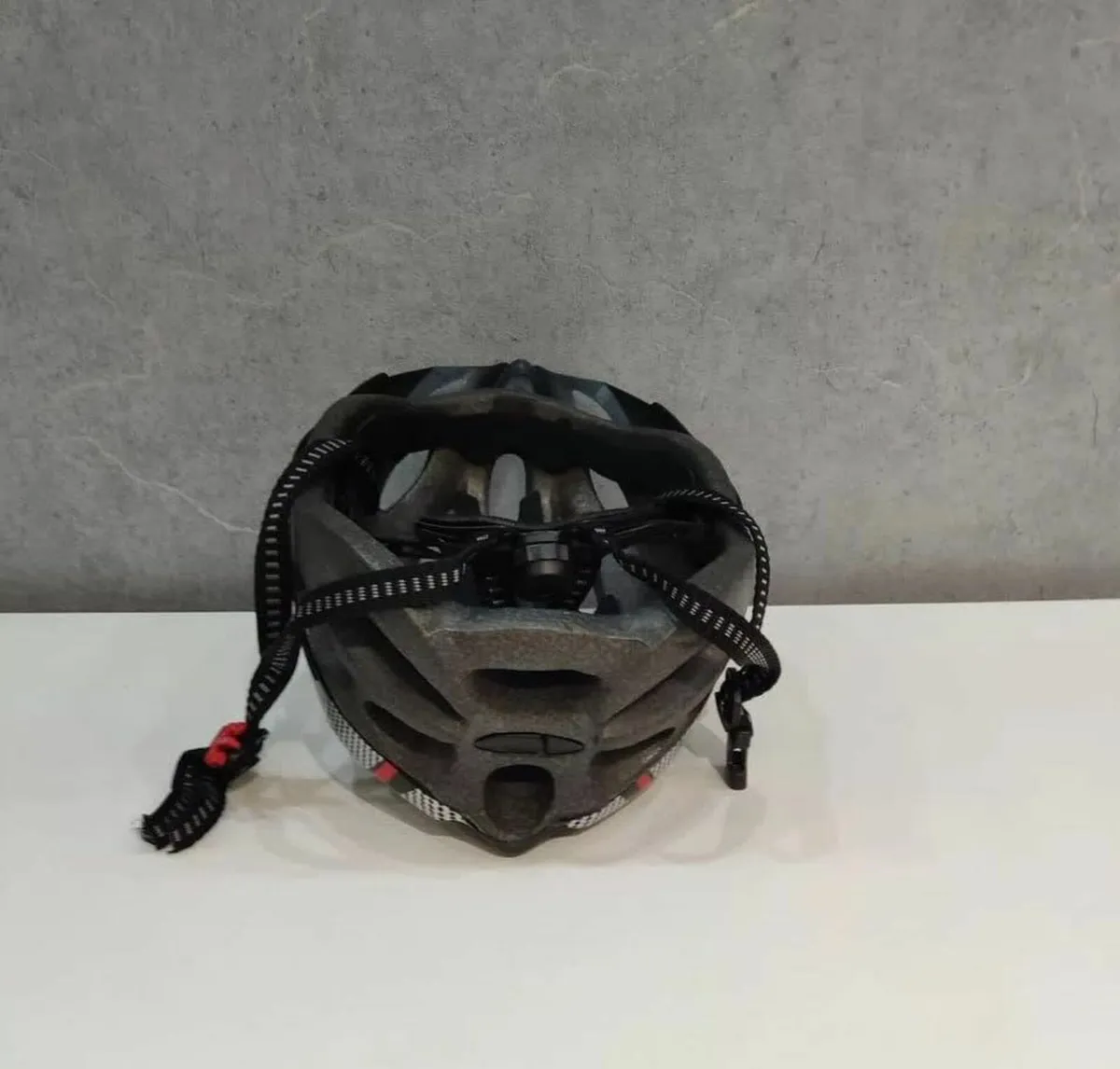 helmet - Image 1