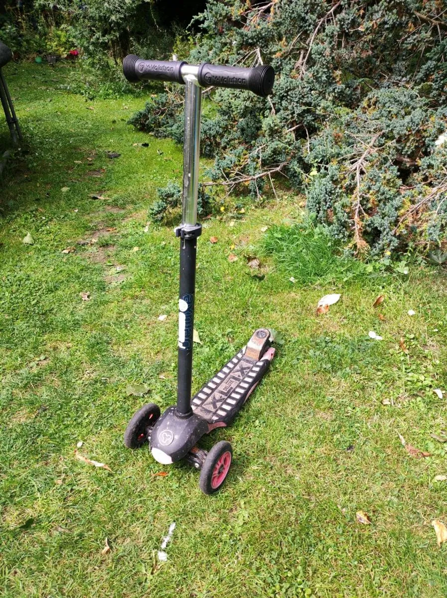 XL Deluxe Glider Children's Scooter - Image 1