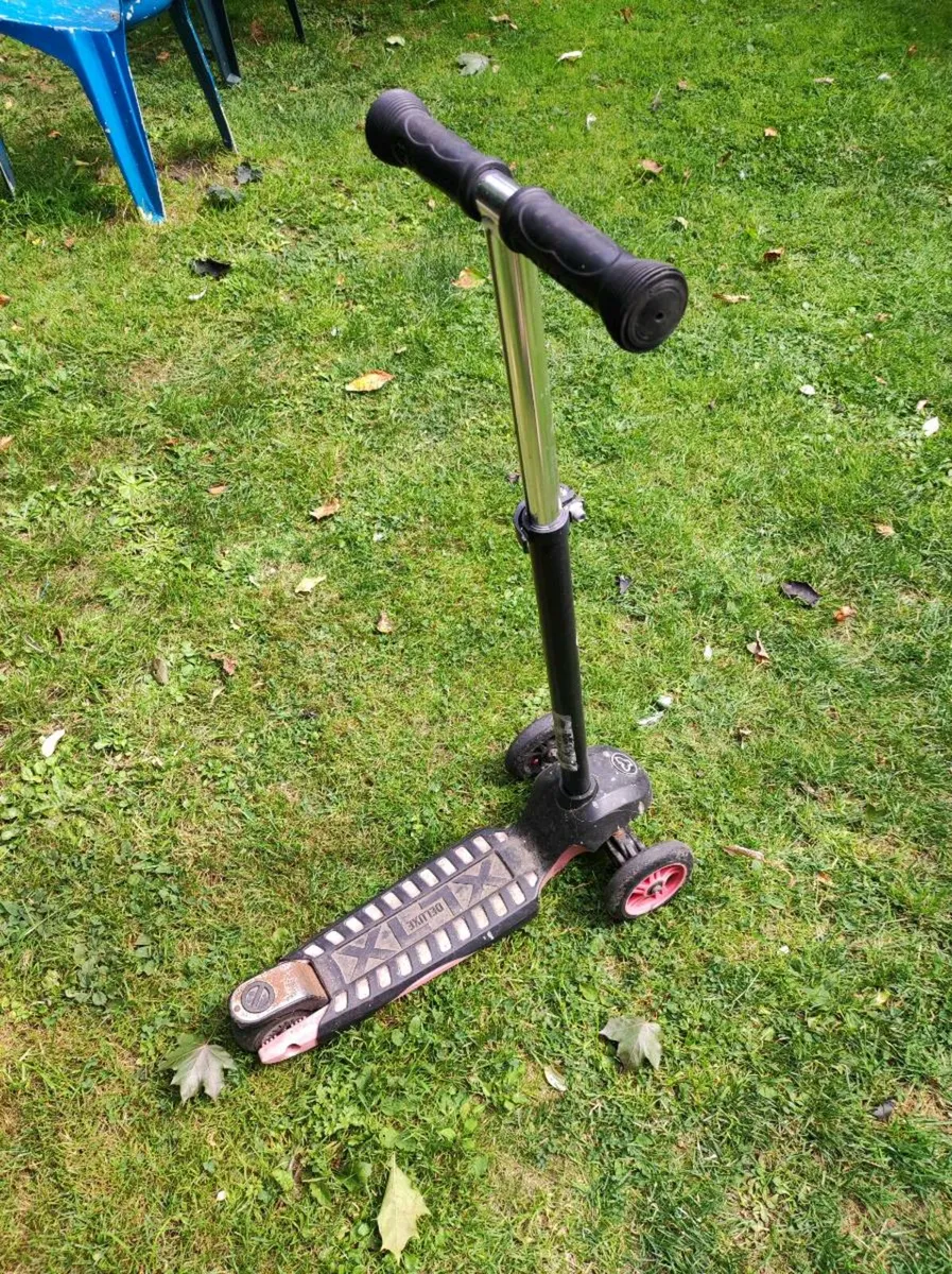 XL Deluxe Glider Children's Scooter - Image 2
