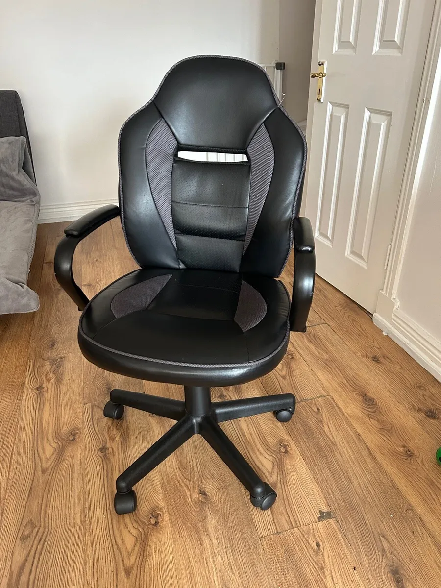 Office chair - Image 1
