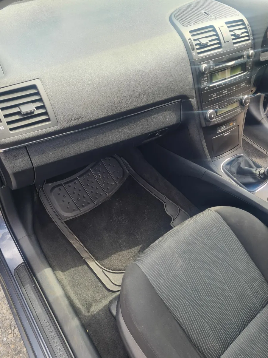 Toyota Avensis 2009 - Image 4