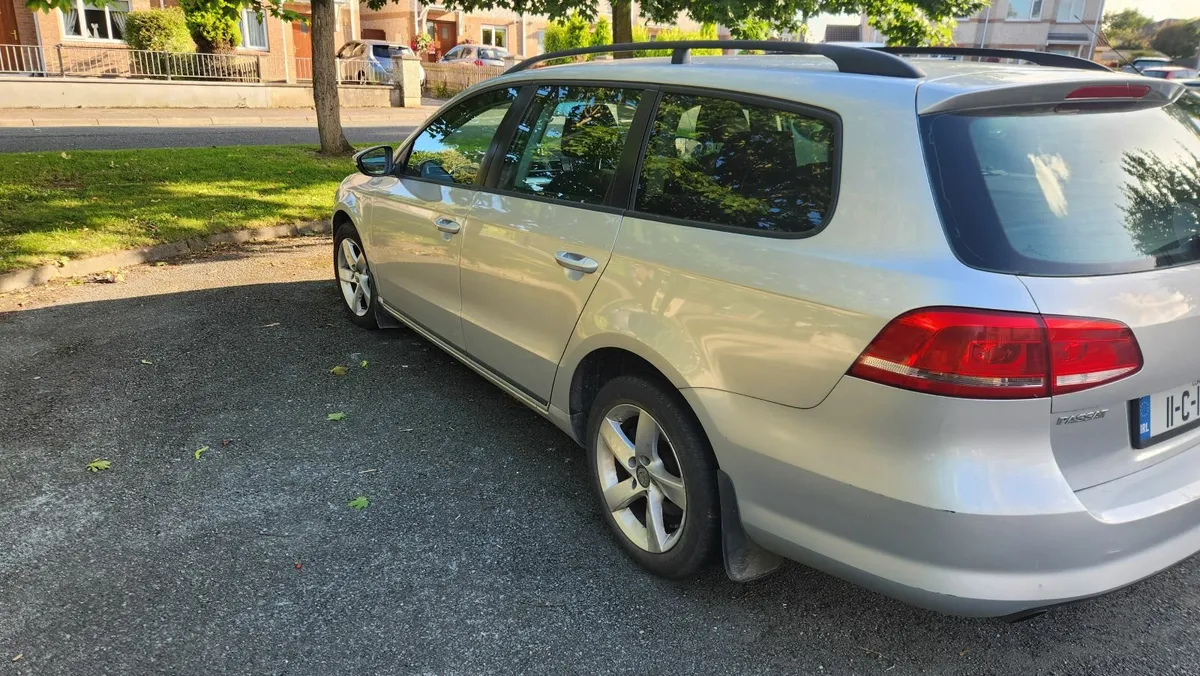 Volkswagen Passat 2011 - Image 4