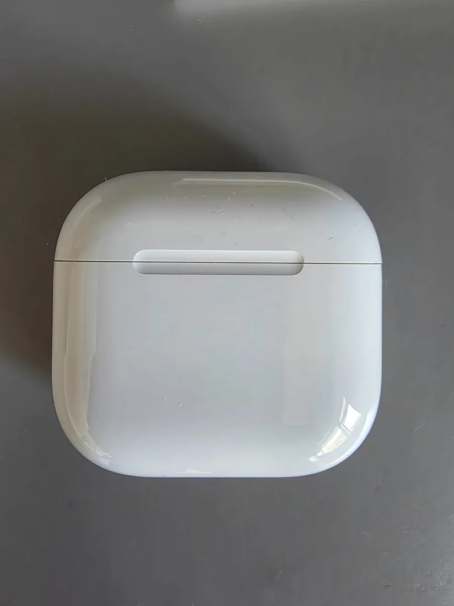 4th Generation Airpods - Image 4
