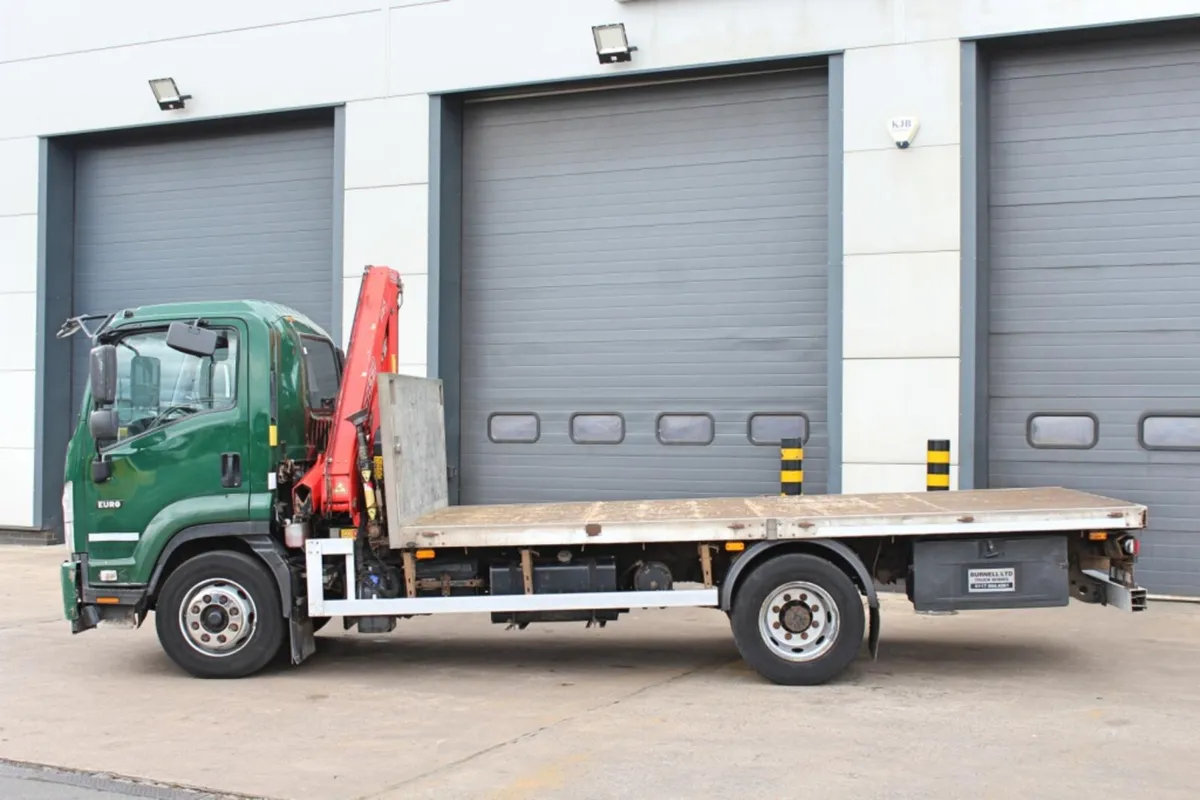 2020 ISUZU F135-240  13.5 TON  FLAT WITH -CRANE - Image 4