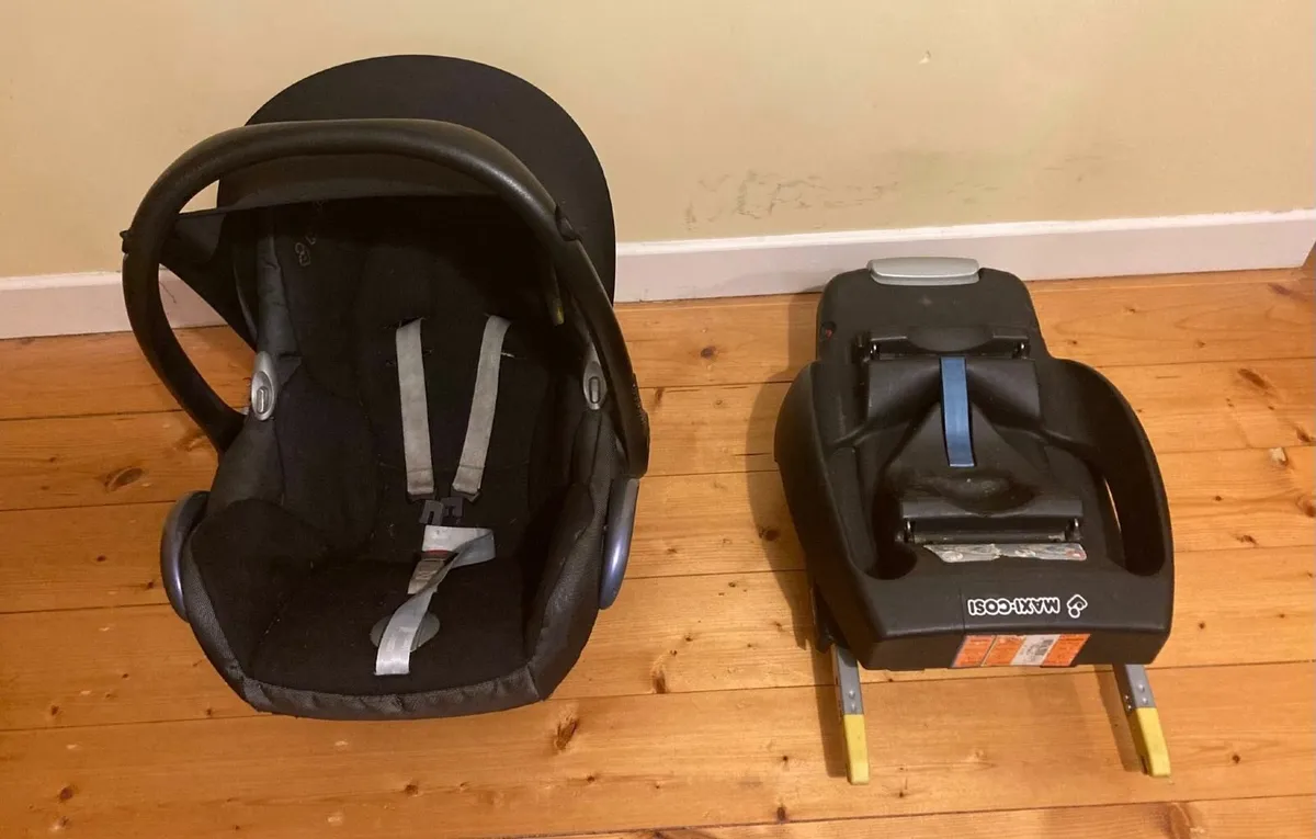 Maxi-Cosi Infant Car Seat + ISOFIX Base + Adapters - Image 1