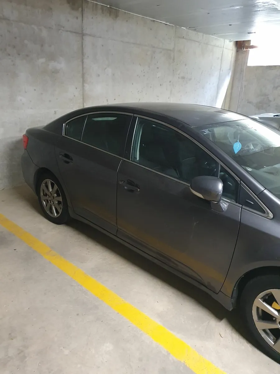 Toyota Avensis 2012 - Image 2