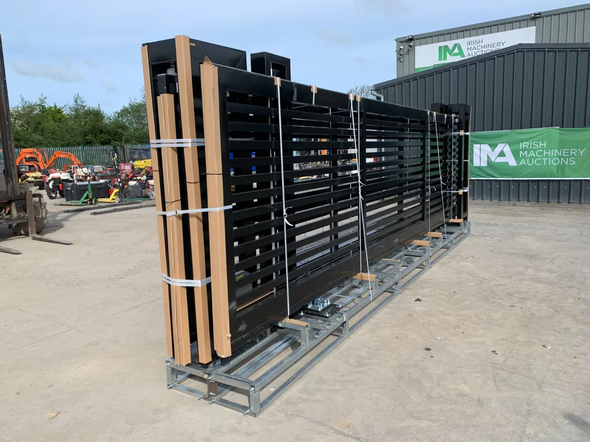 BID ONLINE NOW - NEW 20FT CATILEVER ELECTRIC GATE - Image 3