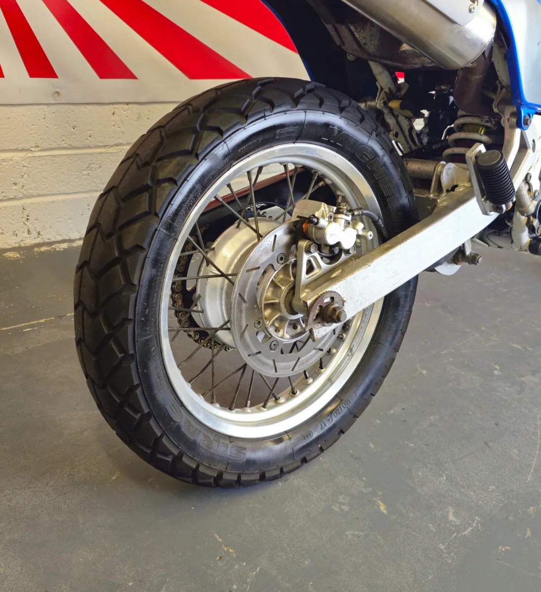 1991 Suzuki DR800S - Image 3
