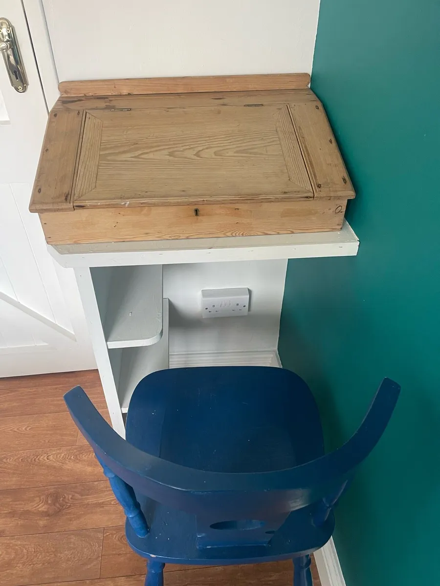 Light, portable slanted desk - Image 1