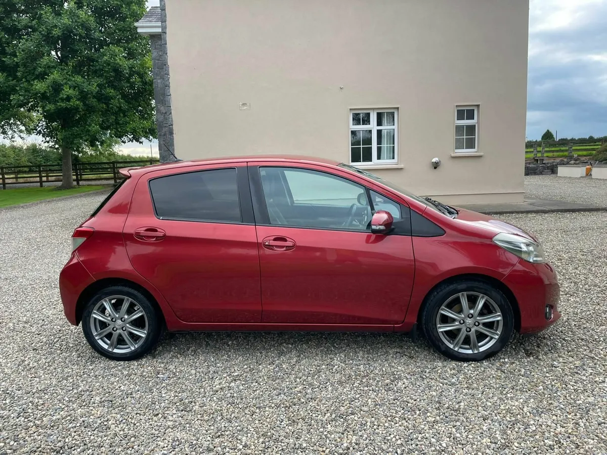 Toyota Yaris 2013 - Image 2