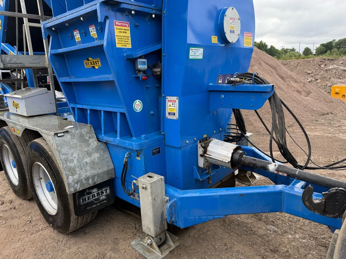 Herbst AG900 Crusher - Image 3