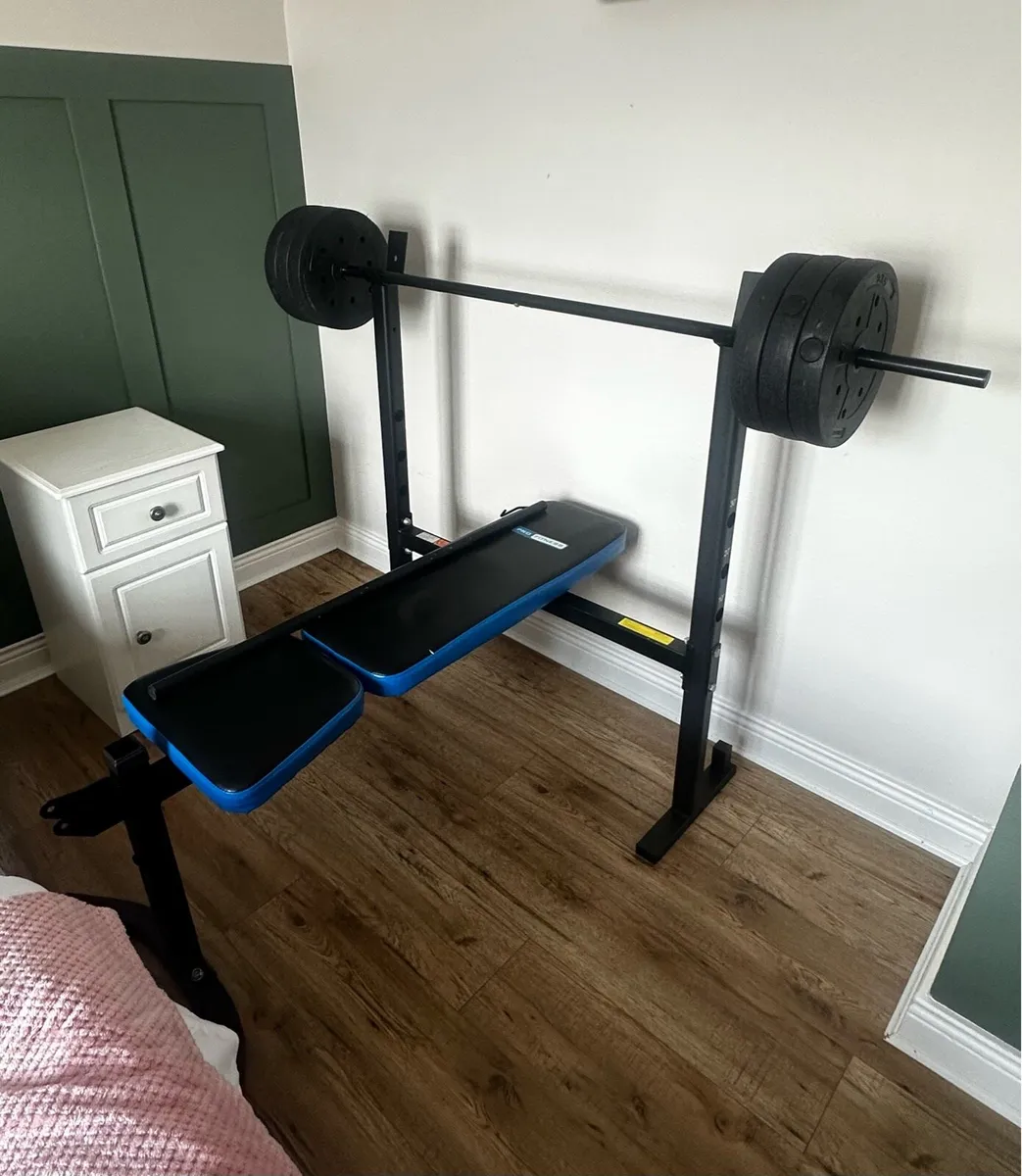Weight Bench with Barbell and 6 x 5kg weights - Image 1