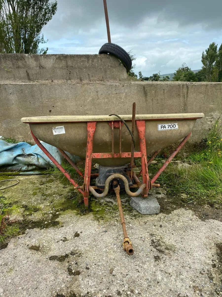 Abbey 700 Fertiliser Spreader - Image 2