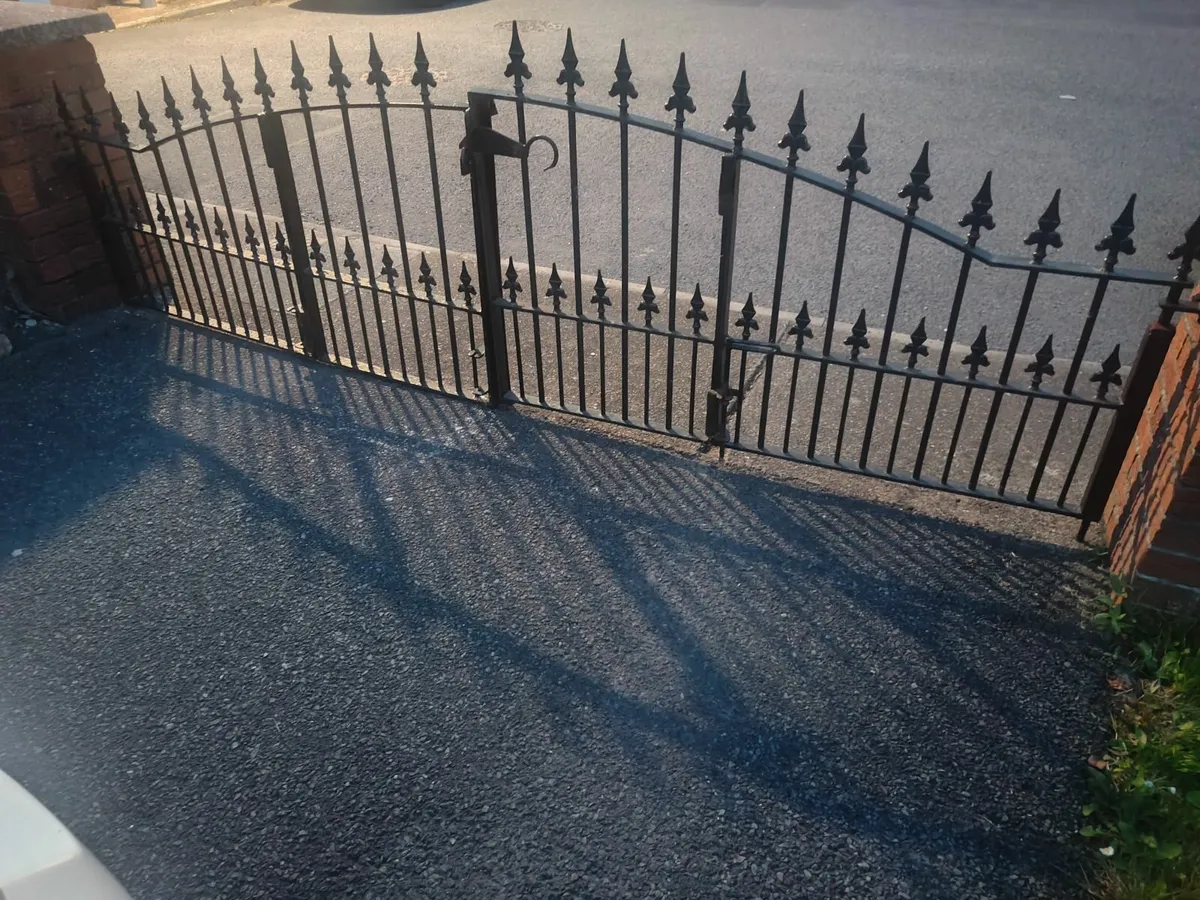 Gates - Image 1