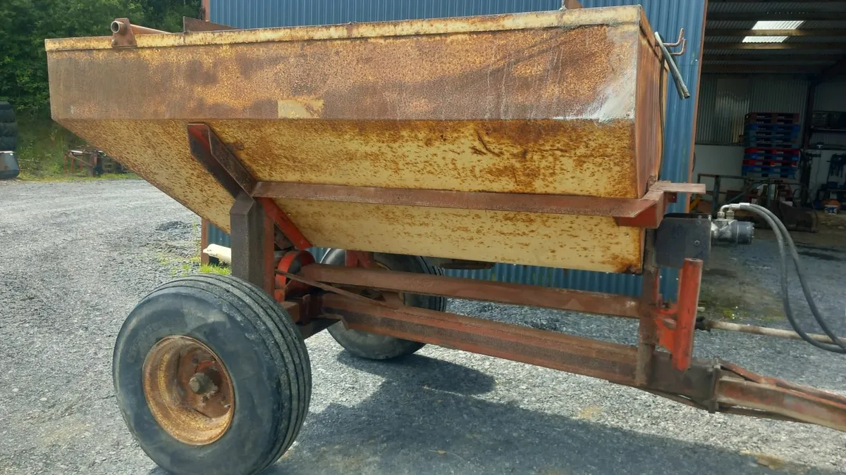 Fertilizer spreader trailed 3 ton - Image 1