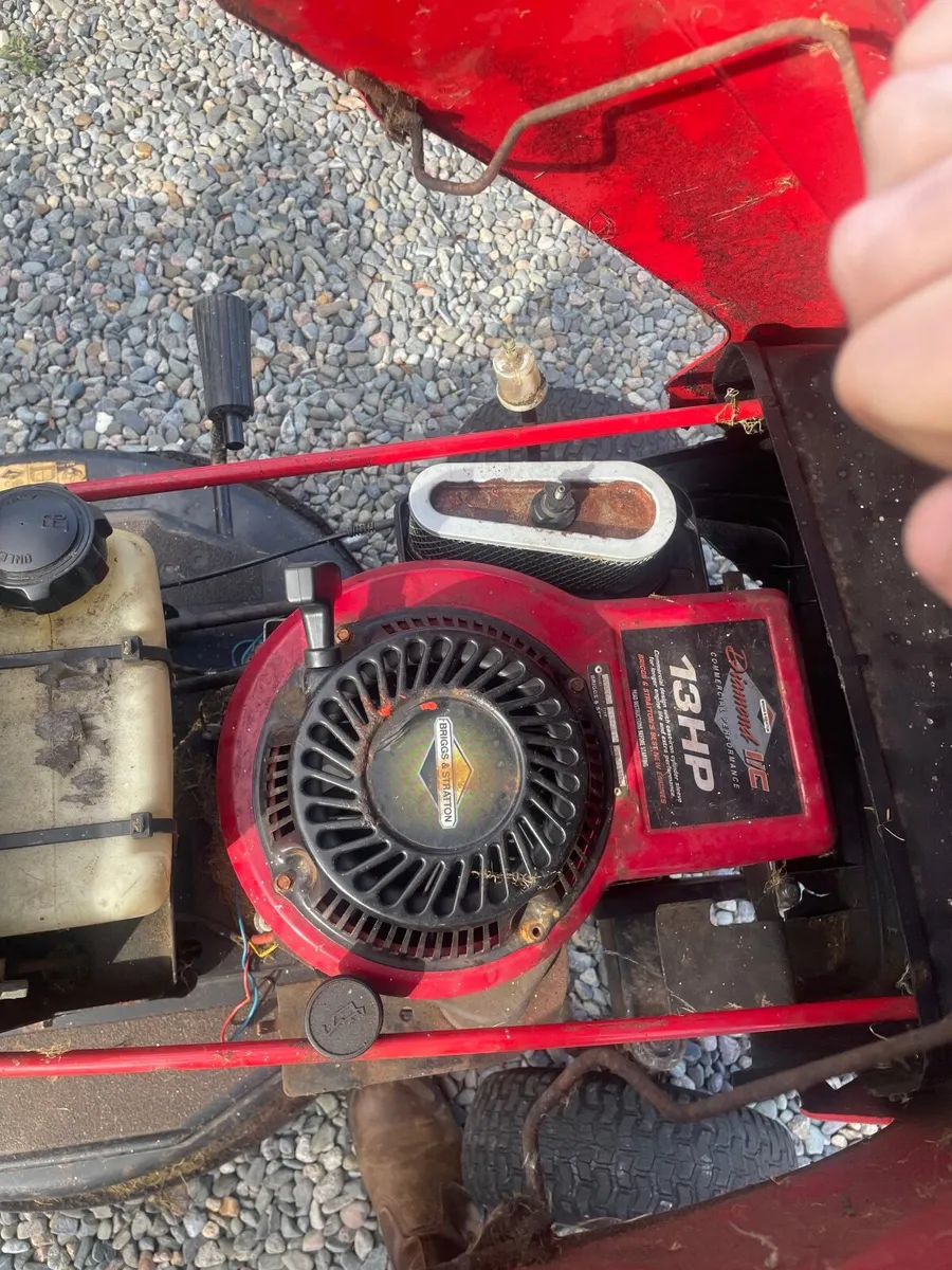 Ride on lawnmower - Image 2