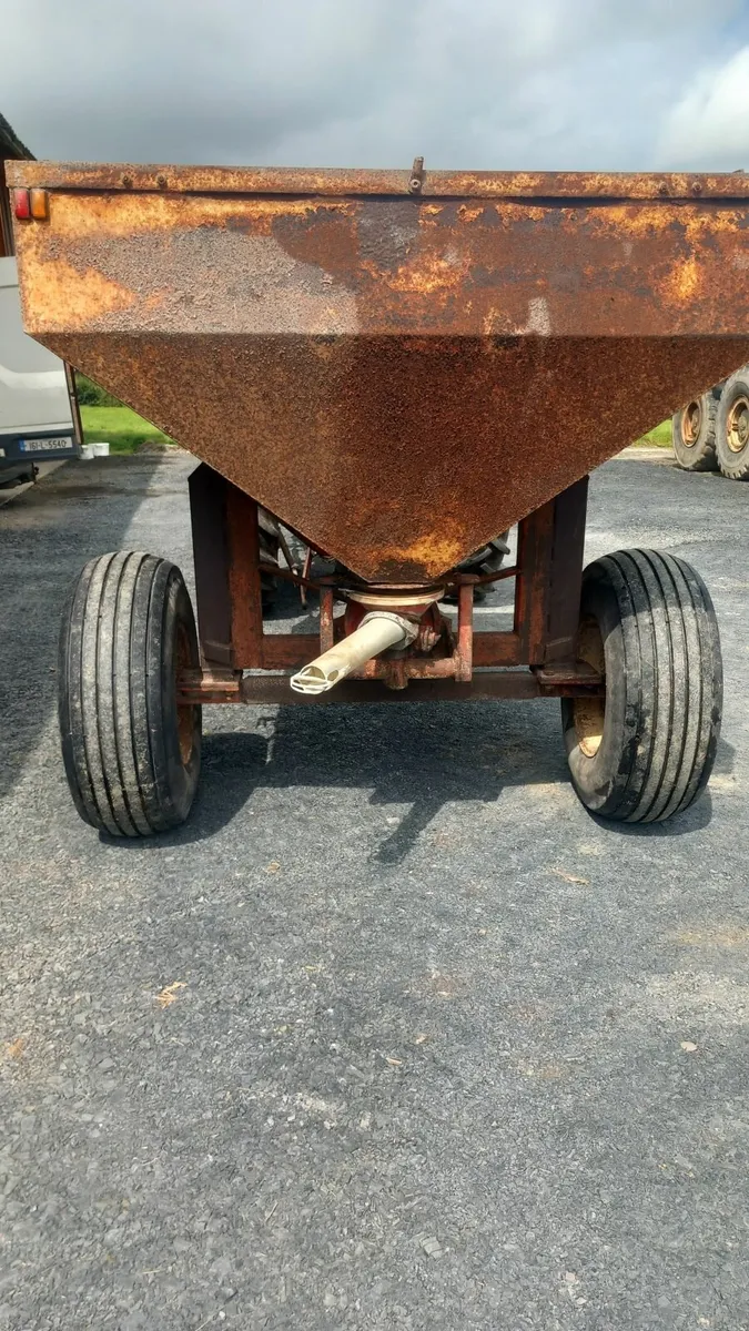 Fertilizer spreader trailed 3 ton - Image 2