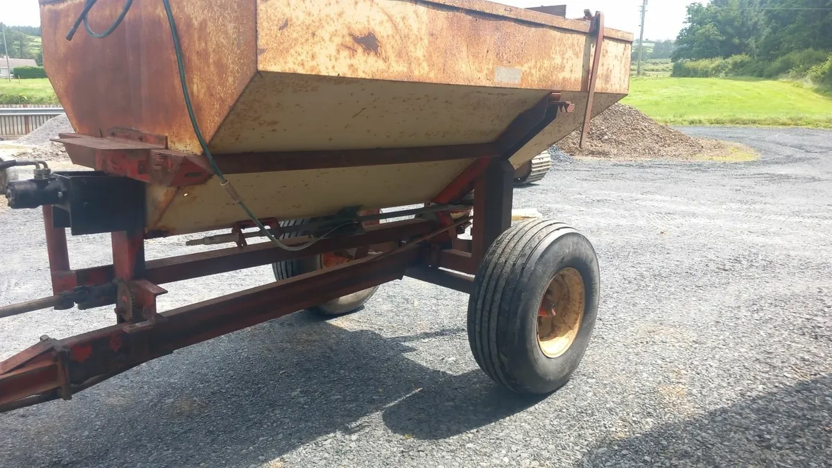 Fertilizer spreader trailed 3 ton - Image 3