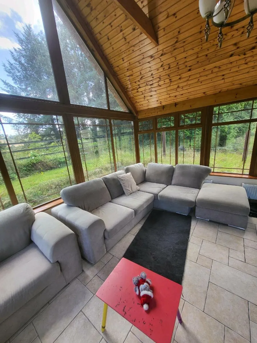 L shaped couch - Image 1