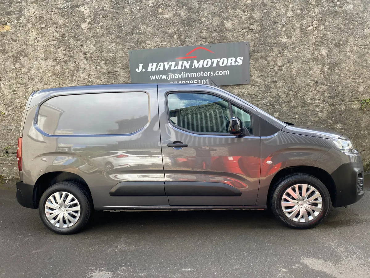 Nov 2021 Citroen Berlingo Eprise Pro 100 6 speed - Image 2