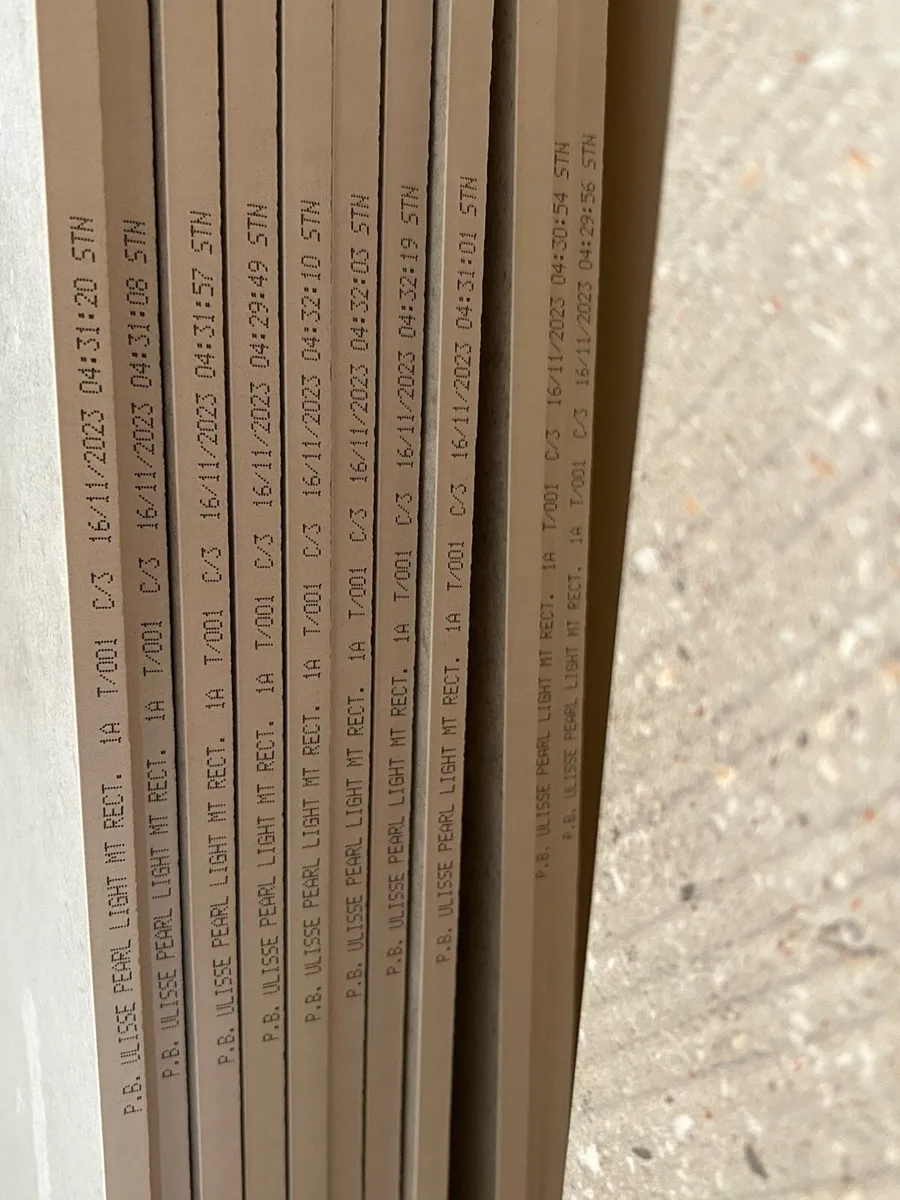 11 x Rectangular Matt Wall Tiles - Image 3