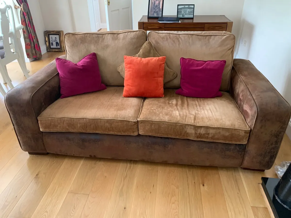 Bed, sofa. Tables. Bar stools - Image 3