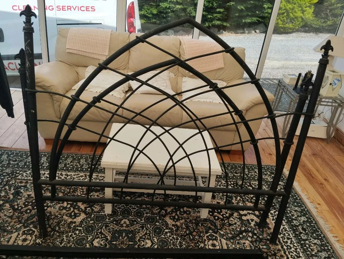 Double bed gothic black