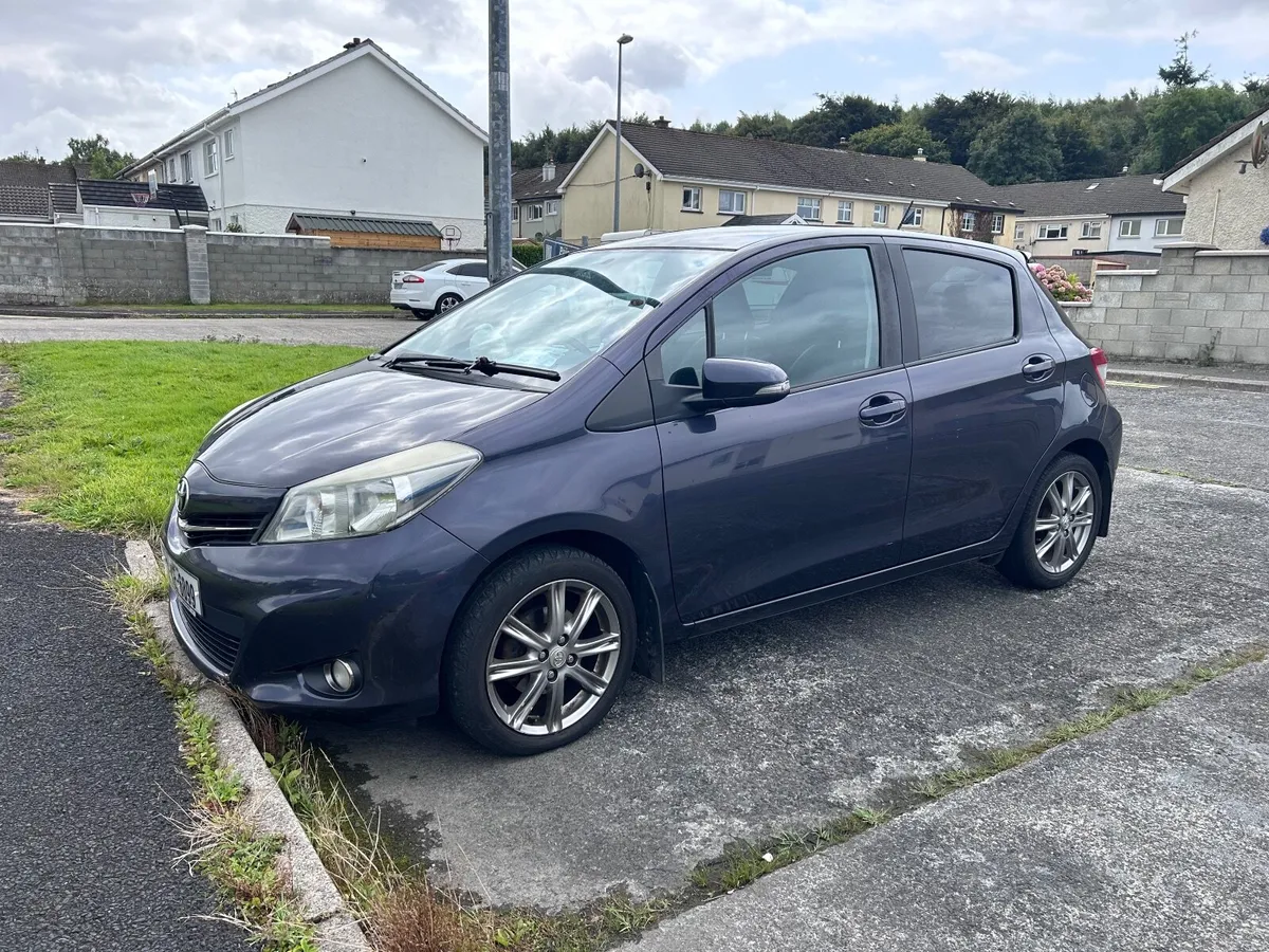Toyota Yaris 2012 - Image 2
