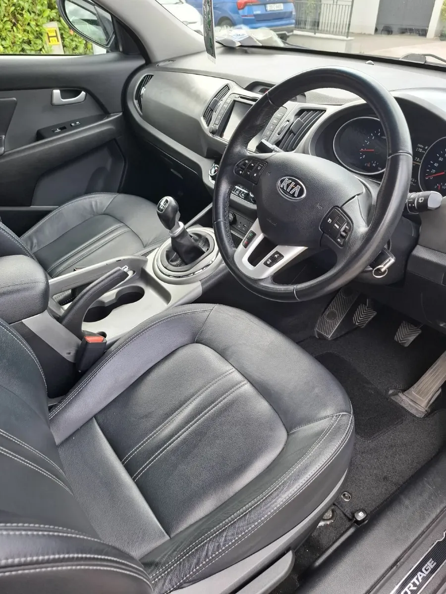 Kia Sportage 2015 High-spec Low-KMs - Image 2