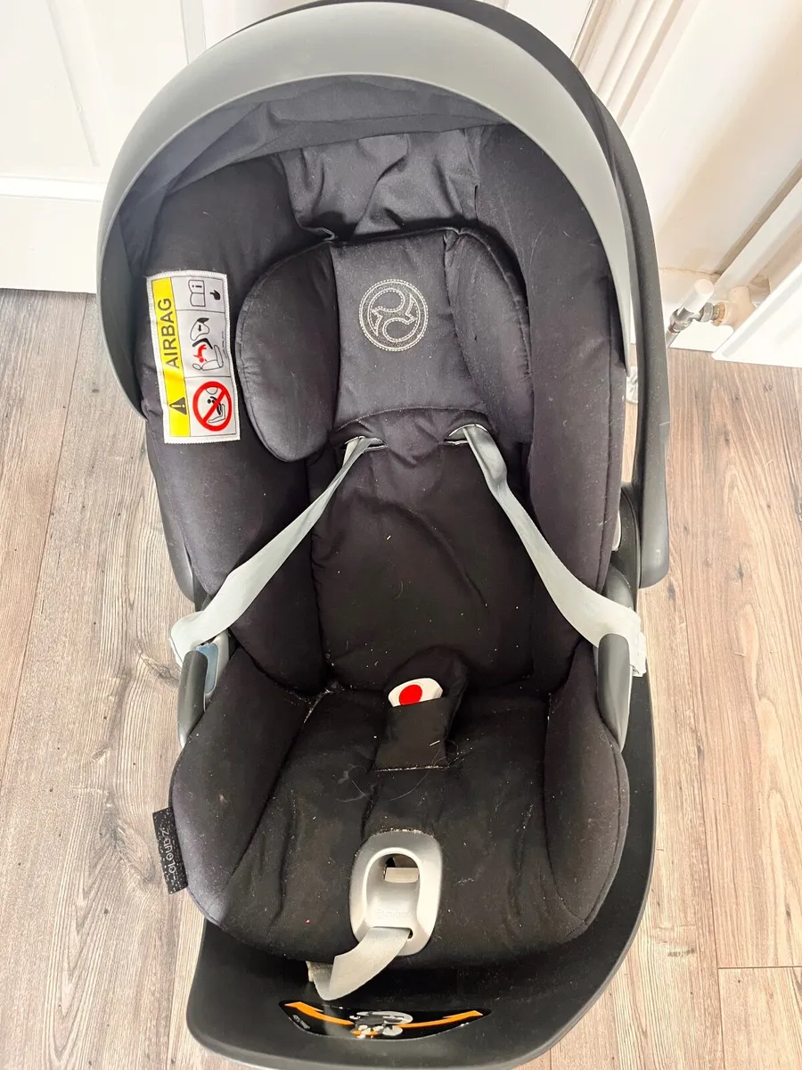 Cybex car seat and isofix base - Image 2