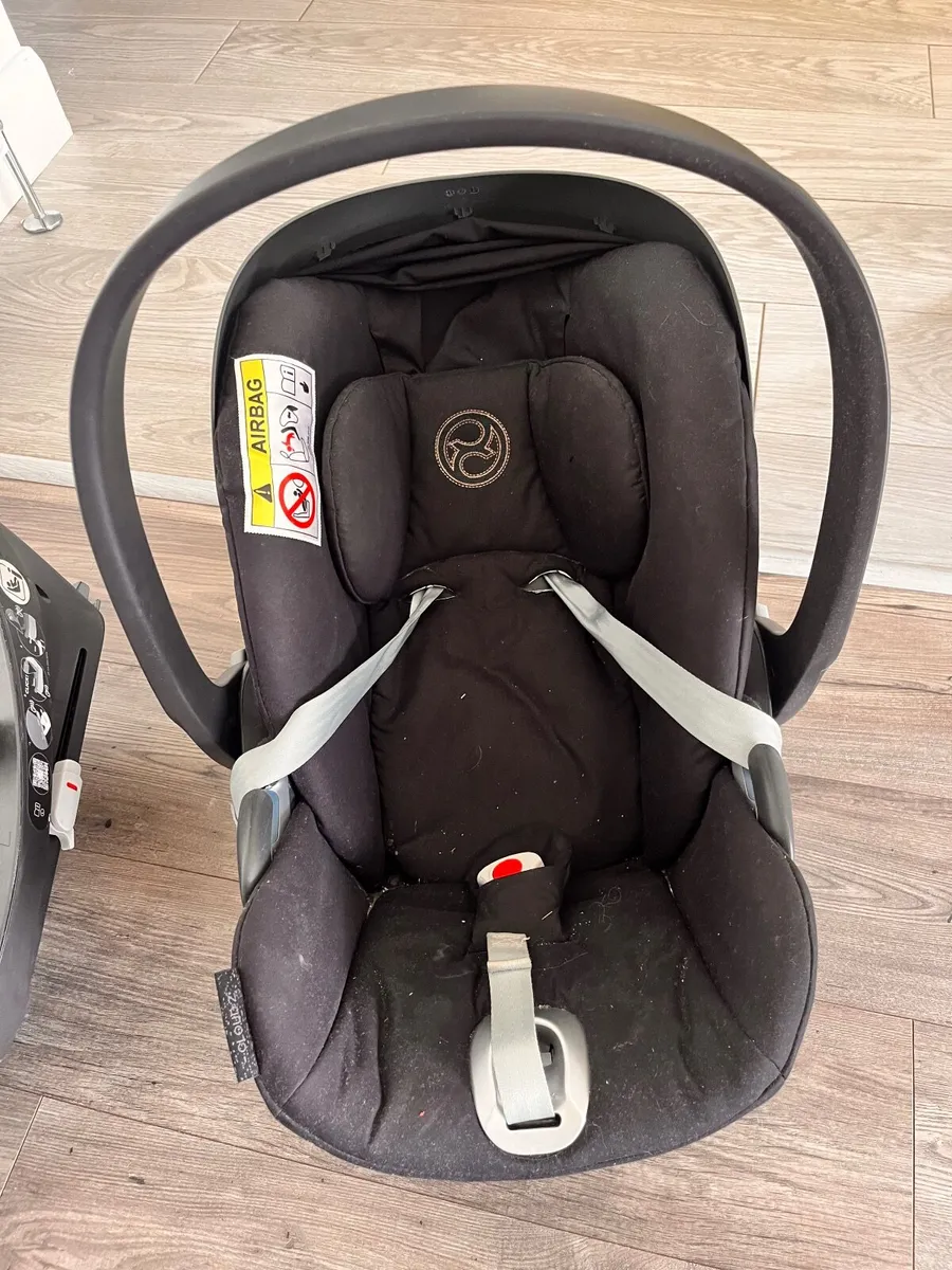 Cybex car seat and isofix base - Image 4