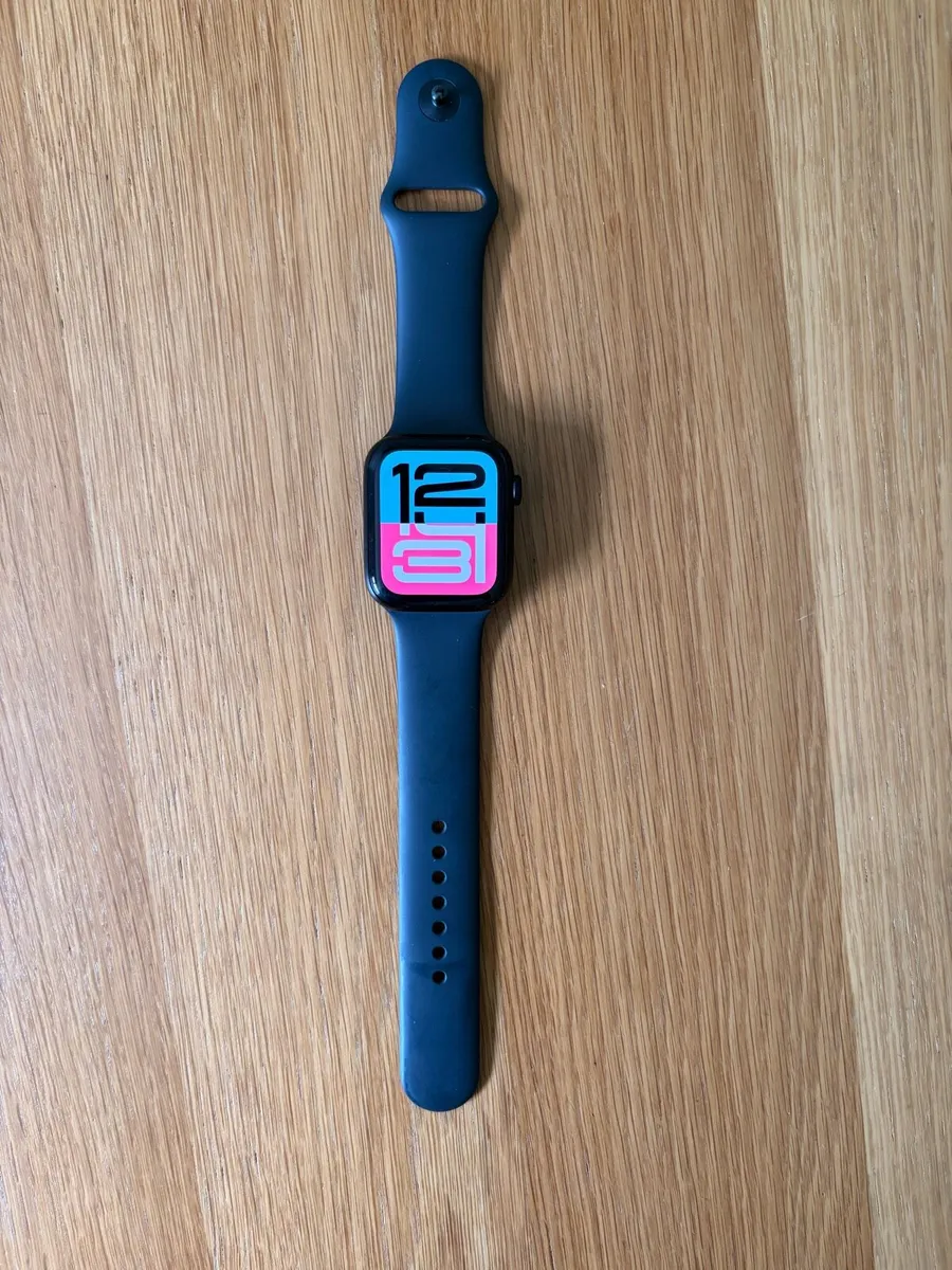 Apple Watch SE GPS 44MM - Image 1