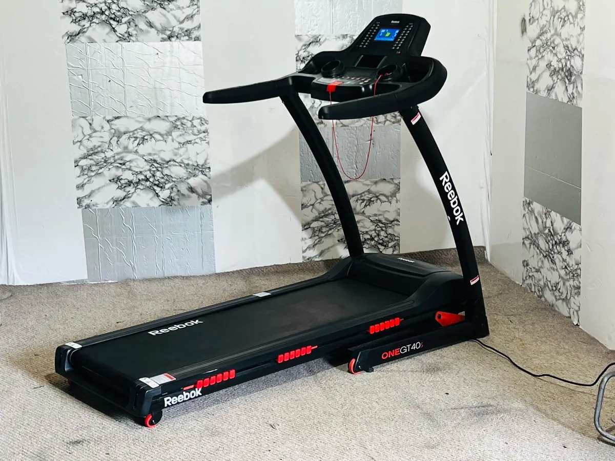 GT40s REEBOK INCLINE MOTORISED TREADMILL - Image 2