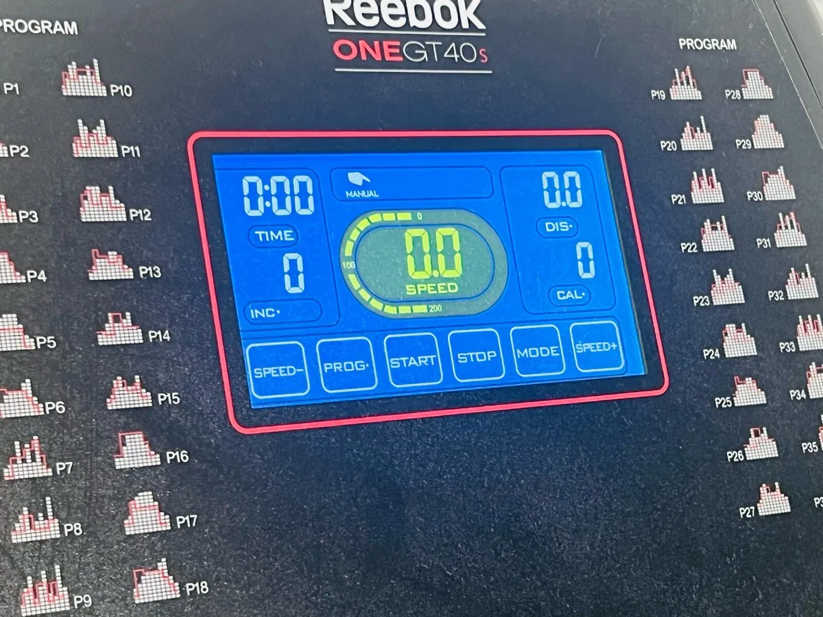 GT40s REEBOK INCLINE MOTORISED TREADMILL - Image 3