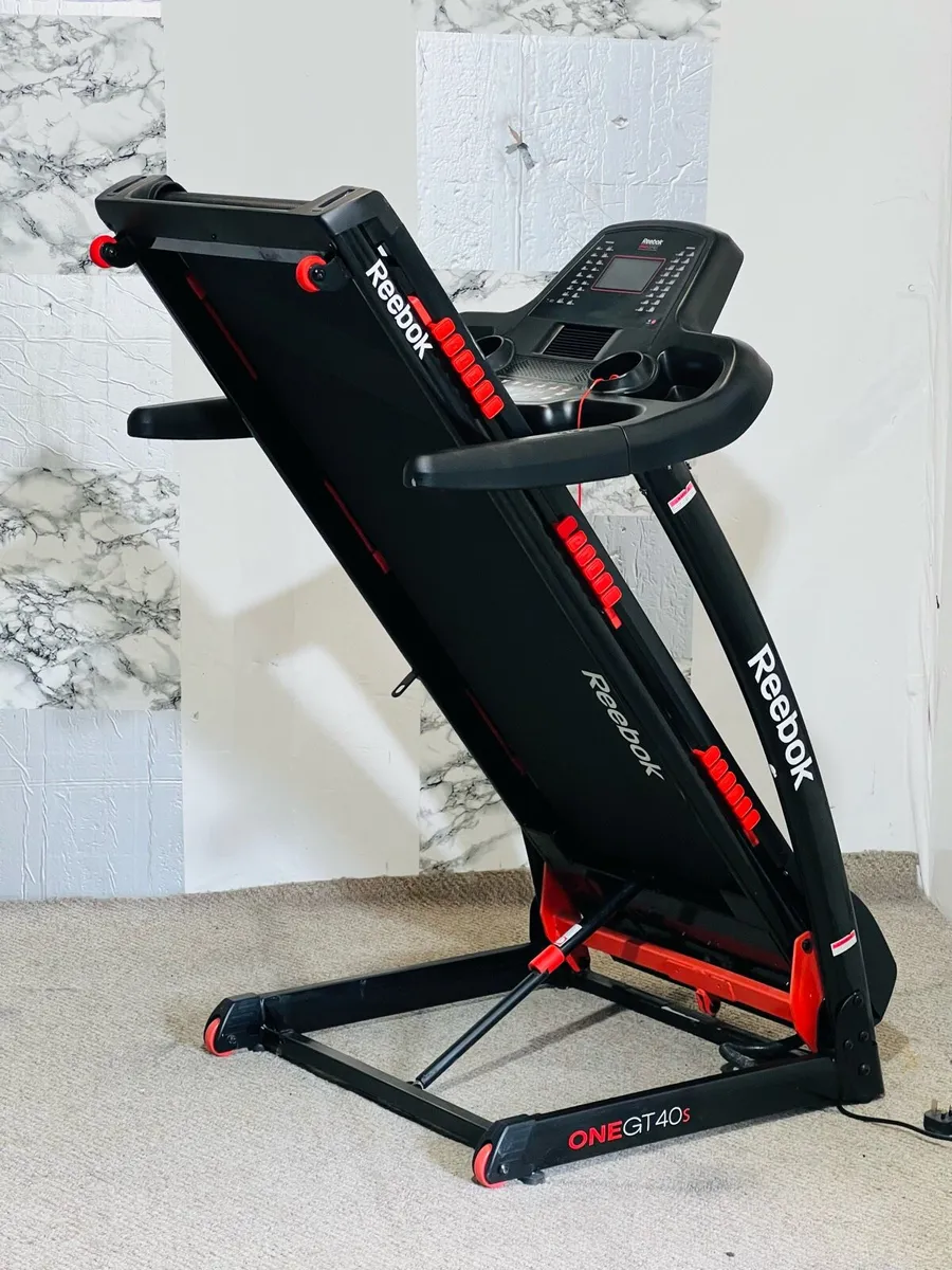 GT40s REEBOK INCLINE MOTORISED TREADMILL - Image 1