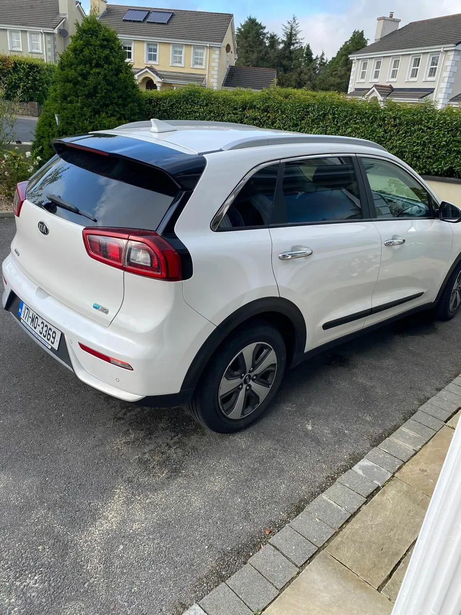 Car - Image 1